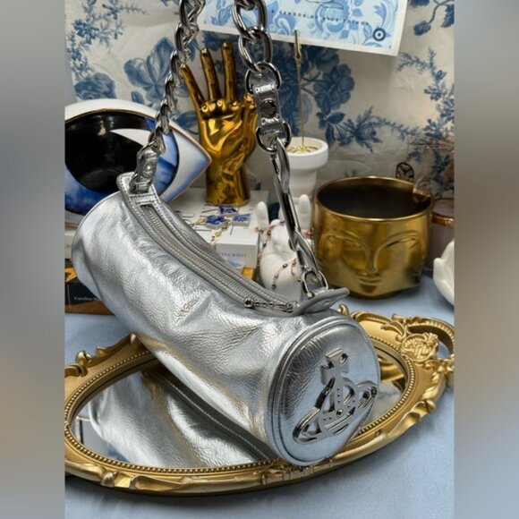 🆕 VIVIENNE WESTWOOD 🧿 NWOT Cindy Cylinder Shoulder Bag, Silver Metallic AUTH - Picture 5 of 16